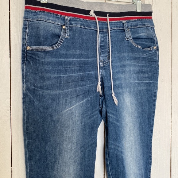 Almost Famous Jeans - Picture 4 of 8